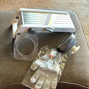 Heshecein Mandoline Slicer, White, safety glove, hand guard,